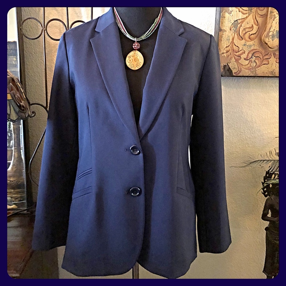 ✨Chico’s Classic Navy 2-Button Blazer✨